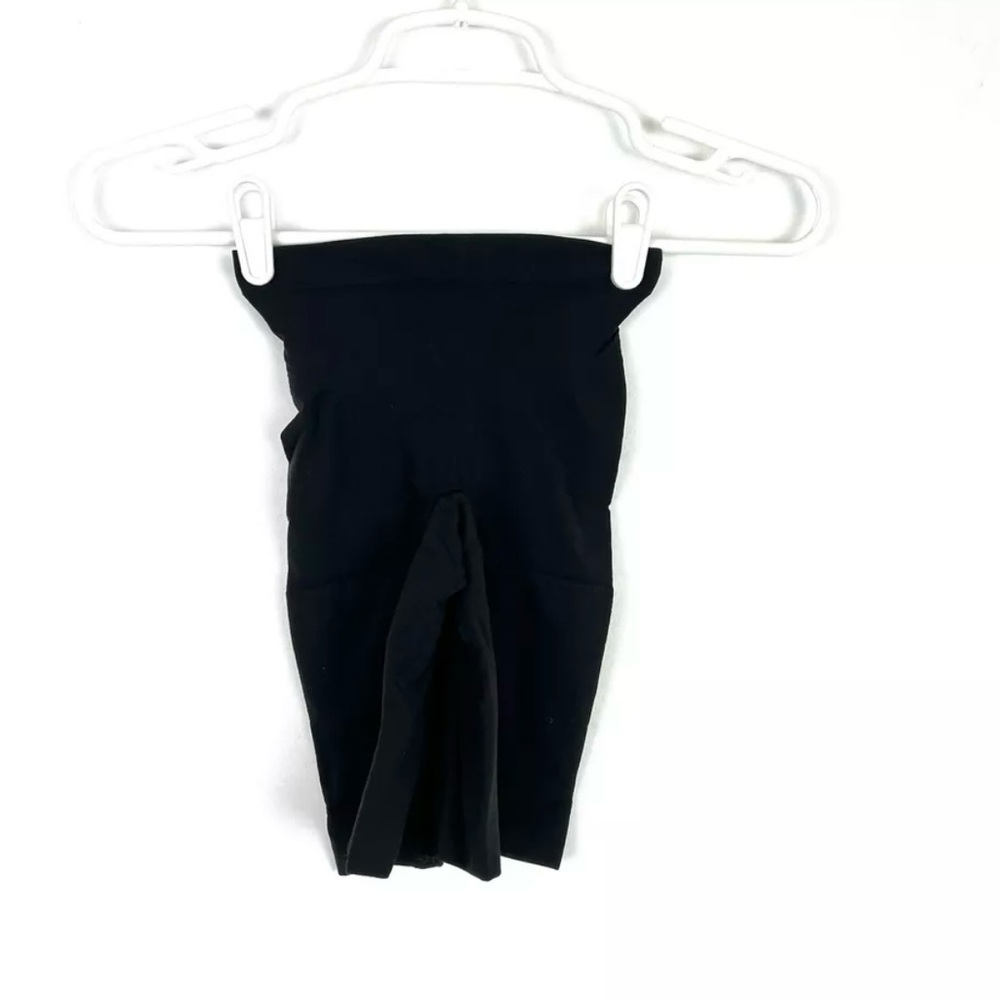 Spanx Women’s Black Shaping Shorts Size Small